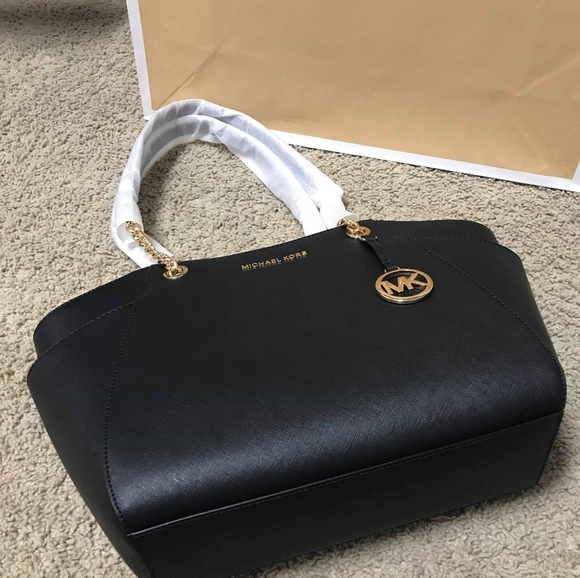 Large Shoulder  Chain Tote - Picture 4 of 7